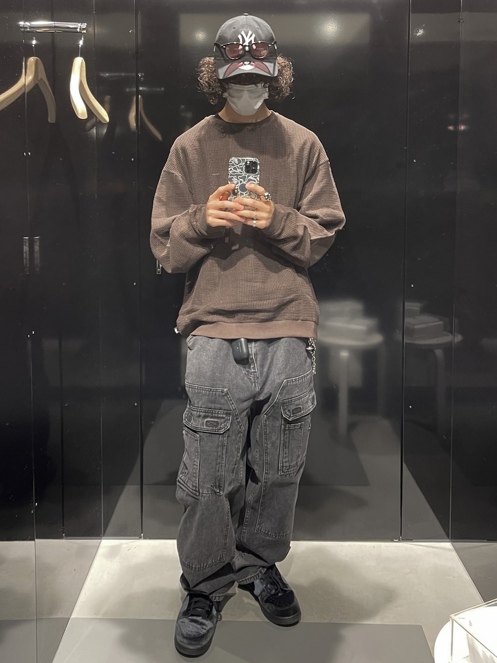 Supreme グレー デニムパンツ ストレート Supreme スリムフィット グレー デニムパンツ - メルカリ