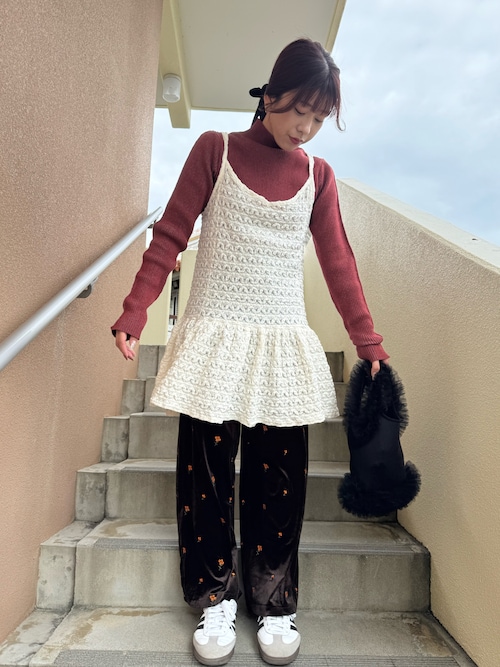 アルベロベロ　お花ビジュー刺繍ワイドパンツ　ぶたさん　フリーサイズ　グレー アルベロベロ お花ビジュー刺繍ワイドパンツ ぶたさん