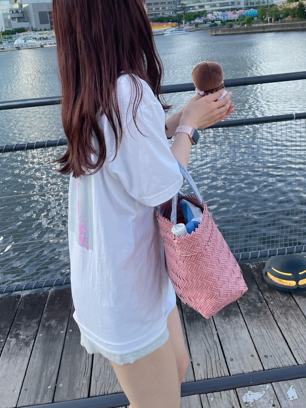 「KastaneのMEKEBAG NANBA S（かごバッグ、ピンク系）」を使った、cheさん（レディース・160cm）の春コーディネートの1枚目の写真