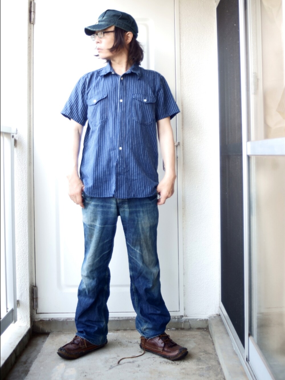 「アメカジ、デニム、デニムパンツ、ブーツ、40代ファッション、おじさん、おじコーデ、中年」｜「TROPHY CLOTHINGのアイテム（キャップ、ブルー系）」を使った、s uchidaさん（メンズ・173cm）の秋コーディネートの1枚目の写真
