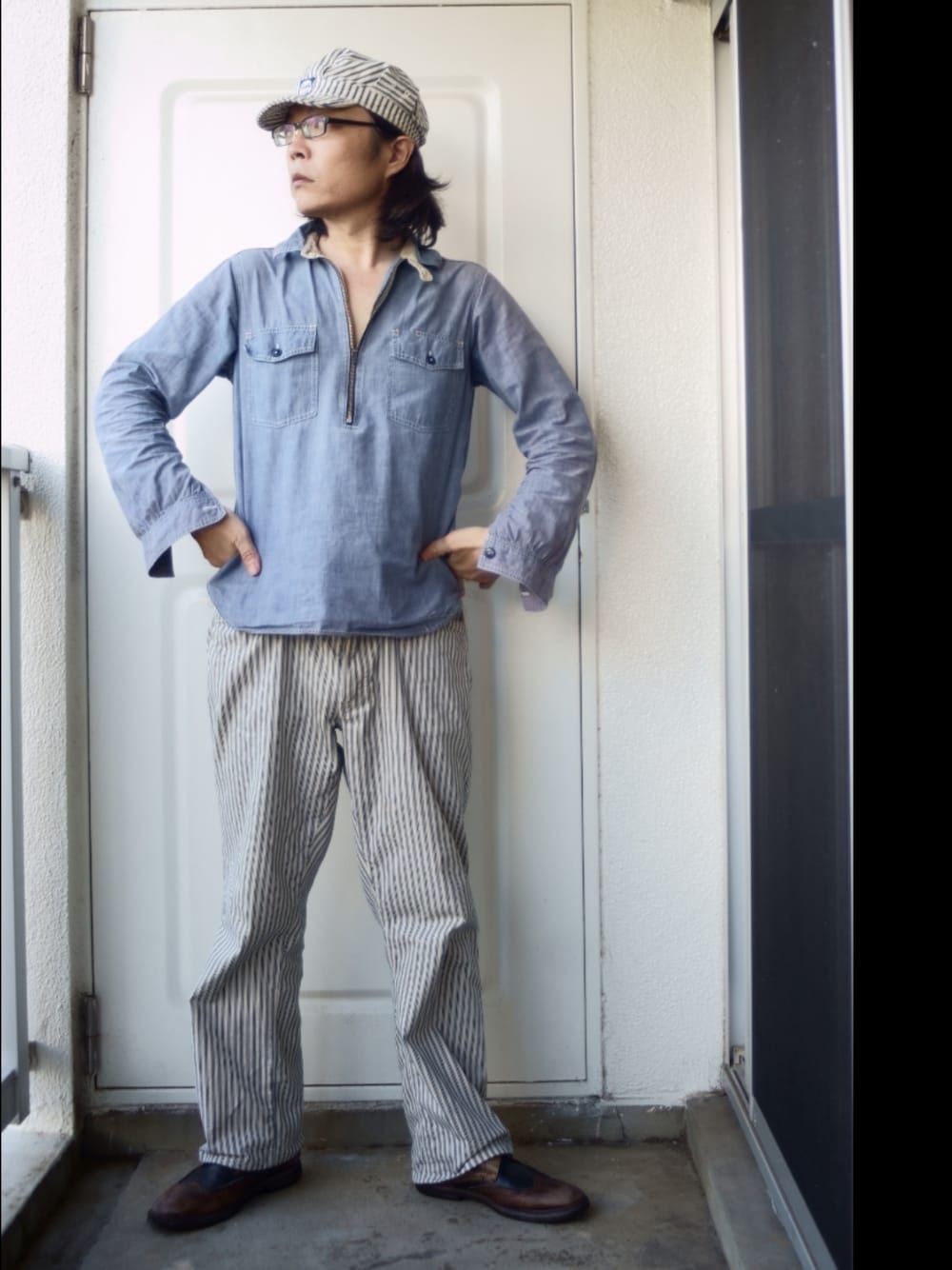 「アメカジ、ワークキャップ、おじさん、中年、40代ファッション、ストライプ、ストライプパンツ、夏コーデ、キャップ」｜「45Rのアイテム（デニムパンツ、ホワイト系）」を使った、s uchidaさん（メンズ・173cm）の夏コーディネートの1枚目の写真