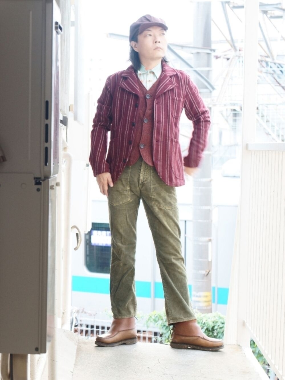 「ボルドー、秋のコーデ、秋冬コーデ、ジャケット、アメカジ、40代ファッション、コーデュロイパンツ」｜「POST O'ALLSのアイテム（パンツ、グリーン系）」を使った、s uchidaさん（メンズ・173cm）の秋コーディネートの1枚目の写真