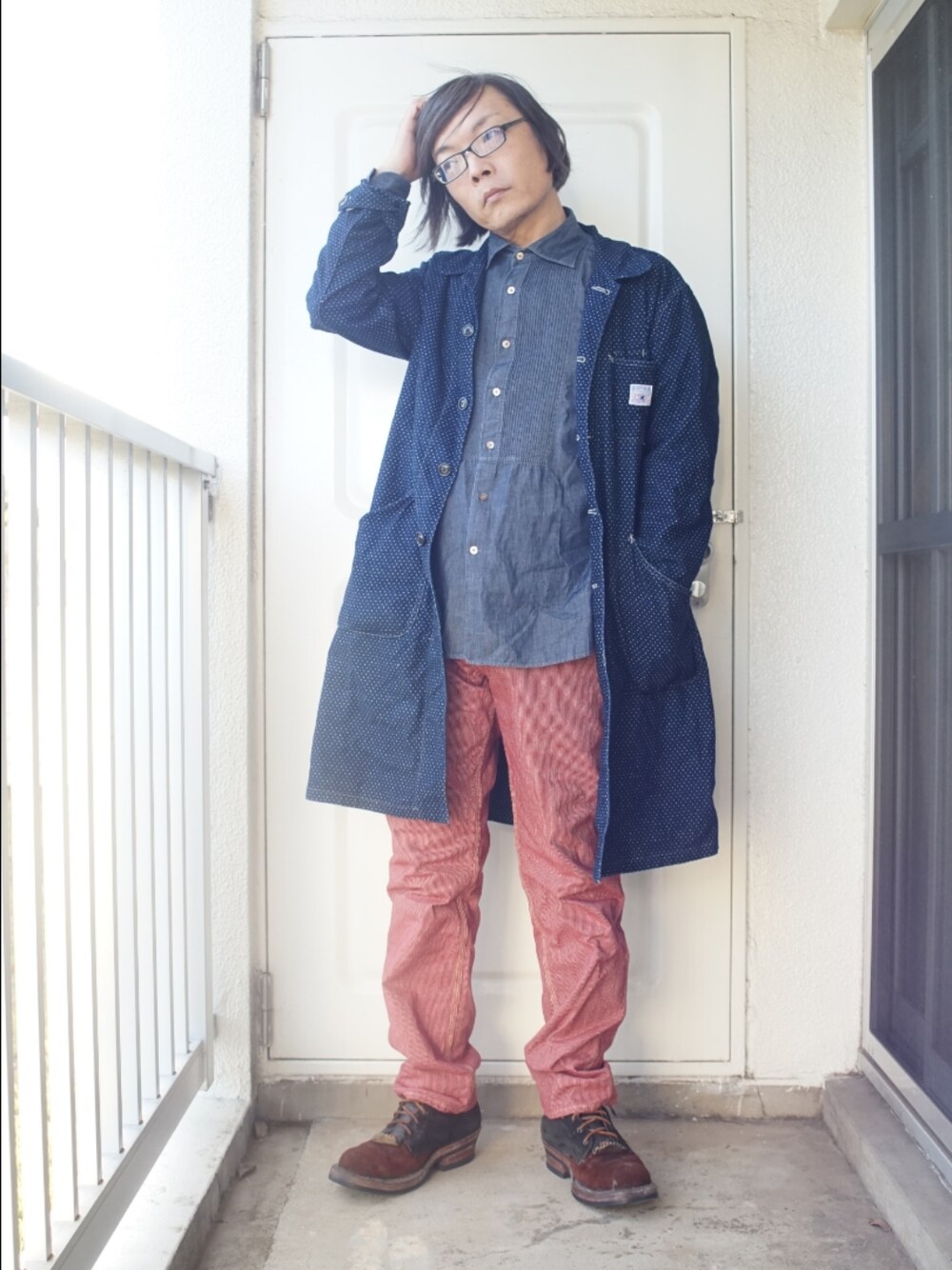 「アメカジ、カラーパンツ、おじさん、40代ファッション、中年、ブーツ」｜「FREEWHEELERSのアイテム（パンツ、レッド系）」を使った、s uchidaさん（メンズ・173cm）の冬コーディネートの1枚目の写真
