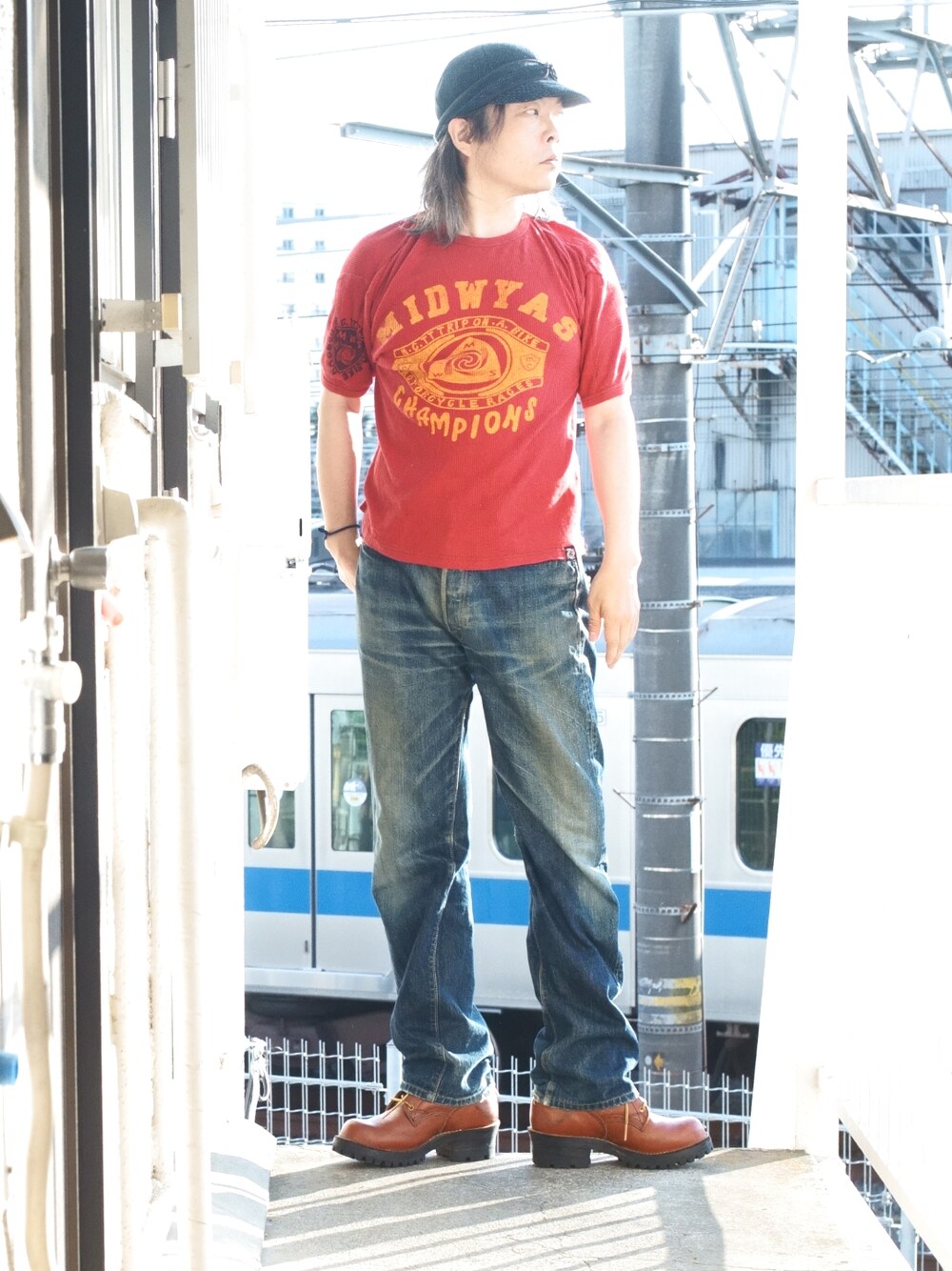 「夏コーデ、夏だ！Tシャツ着よう！、アメカジ、ジーンズ、シンフルコーデ、キャップ、ブーツ、40代ファッション、おじコーデ、おじさん」｜「EVISUのアイテム（デニムパンツ、ブルー系）」を使った、s uchidaさん（メンズ・173cm）の夏コーディネートの1枚目の写真
