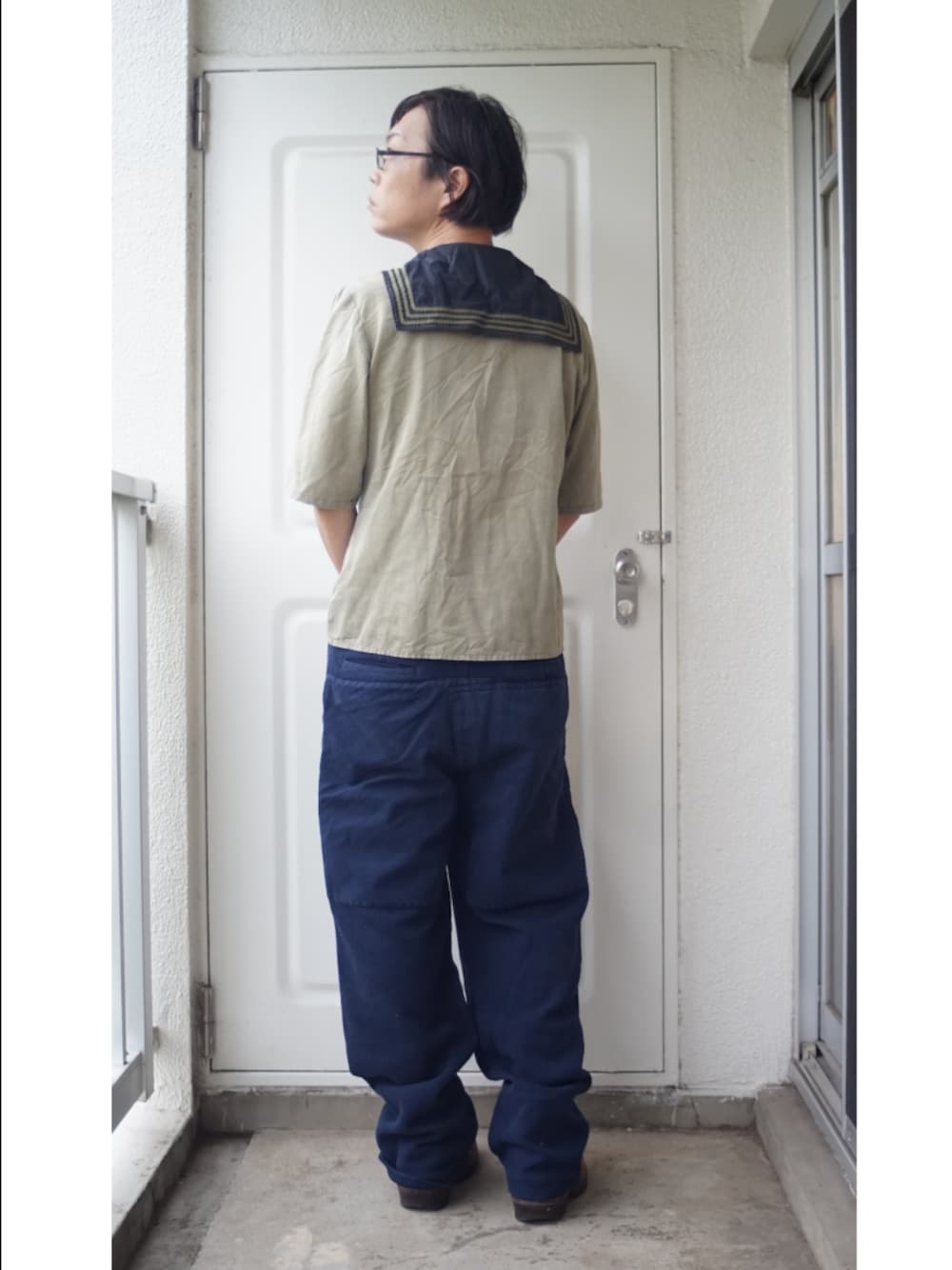 「ミリタリー、セーラー服、セーラーカラー、おじさん、おじコーデ、中年、アメカジ、40代ファッション」｜「FOB FACTORYのアイテム（カーゴパンツ、ブルー系）」を使った、s uchidaさん（メンズ・173cm）の秋コーディネートの1枚目の写真