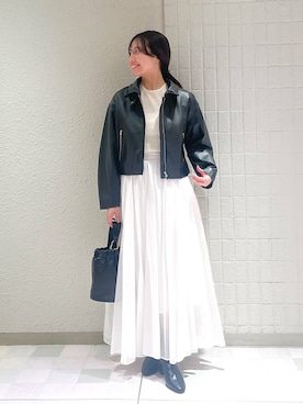 「レザー」｜「アイテム（ヘアアクセサリー）」を使った、keinaさん（レディース・160cm）の秋コーディネート