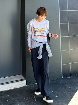 「アイテム（スニーカー）」を使った、RIHOさん（レディース・150cm）の秋コーディネート