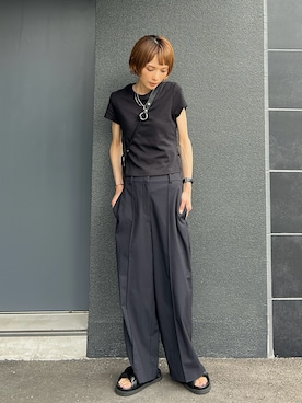 「アイテム（クラッチバッグ）」を使った、RIHOさん（レディース・150cm）の秋コーディネート