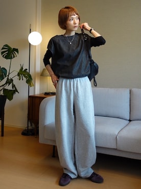 「アイテム（クラッチバッグ）」を使った、RIHOさん（レディース・150cm）の秋コーディネート