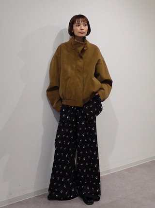 「N.（N. Natural Beauty Basic）（エヌエヌナチュラルビューティーベーシック）のフラワープリント SETUP パンツ（デニムパンツ）」を使った、RIHOさん（レディース・150cm）の冬コーディネート