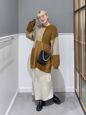 「LEPSIM（レプシィム）のストレッチサテンスカート　497324（スカート）」を使った、みさみささん（レディース・159cm）の秋コーディネート