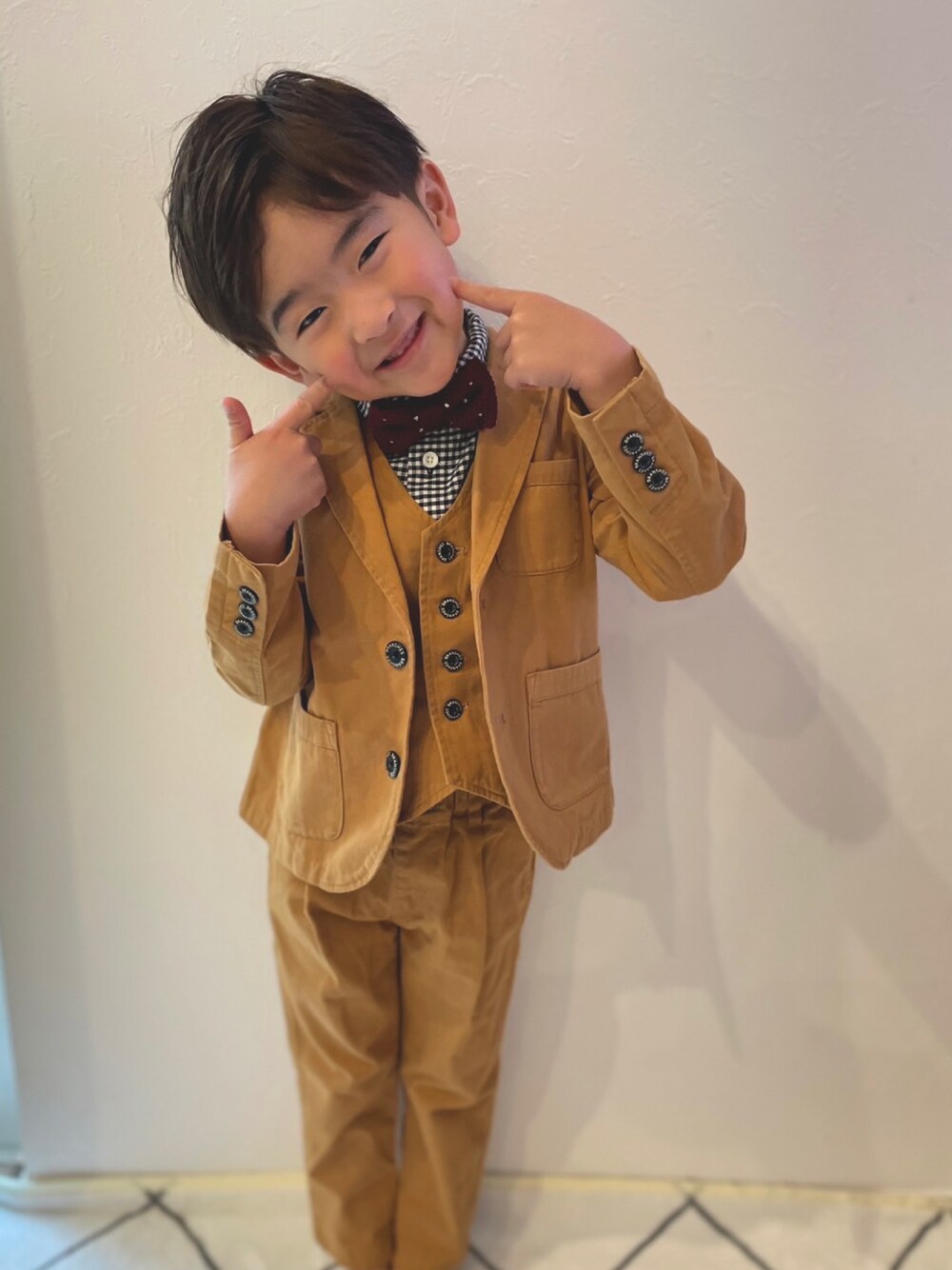 「ジャケット、入学式、卒園式、結婚式、フォーマル、蝶ネクタイ、スーツスタイル、セットアップ、スリーピース、ベスト」｜「BRANSHESの【キメ服】チェック/ツイルパンツ（その他パンツ、ブラウン系）」を使った、ちび子さん（レディース・148cm）の春コーディネートの1枚目の写真