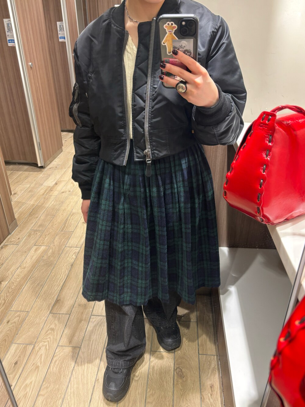 「着回しコーデ、楽チンコーデ、オトナカジュアル、今日のコーデ、ゆるコーデ、おしゃれさんと繋がりたい、レイヤードスタイル、ootd、パンツスタイル、シンプルコーデ、古着MIX、お出かけコーデ、低身長女子、古着、低身長」｜「usedのアイテム（MA-1、ブラック系）」を使った、@さん（レディース・150cm）の春コーディネートの1枚目の写真