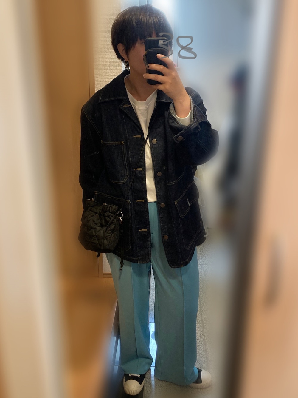 「春服、カジュアル、カラーパンツ、GU、UNIQLO、シンプルコーデ、ハイカットスニーカー、春カラー、ママファッション、プチプラコーデ、春、骨格ナチュラル、イエベ秋、顔タイプフレッシュ」｜「GUのアイテム（Tシャツ/カットソー、ホワイト系）」を使った、o-san38さん（レディース・162cm）の春コーディネートの1枚目の写真
