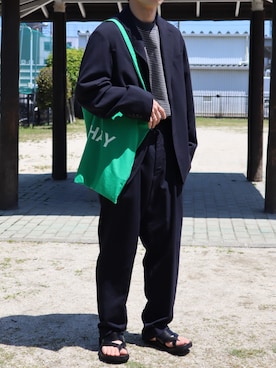 「COMOLI（コモリ）のアイテム（スラックス）」を使った、takahiroさん（メンズ・163cm）の春コーディネート