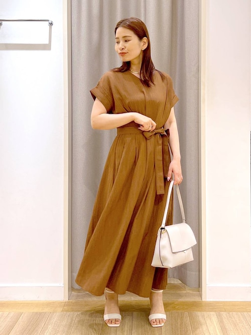 新品タグ付き　QTUME　Vネック　ノースリーブワンピース　レース　プリーツ Andemiu ワンピース タックプリーツVネックワンピース494091