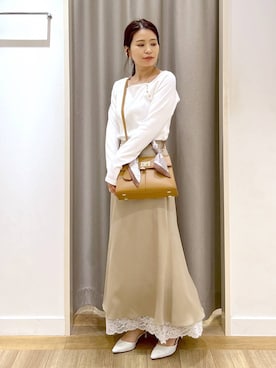 「Andemiu（アンデミュウ）のスカーフハンドルBAG639610（ハンドバッグ、ブラウン系）」を使った、Kaoriさん（レディース・155cm）の春コーディネート