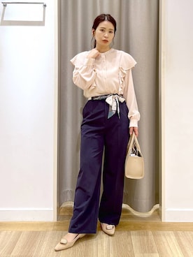 「Andemiu（アンデミュウ）のメタルバックル2WAYパンプス636484（パンプス、ベージュ系）」を使った、Kaoriさん（レディース・155cm）の春コーディネート