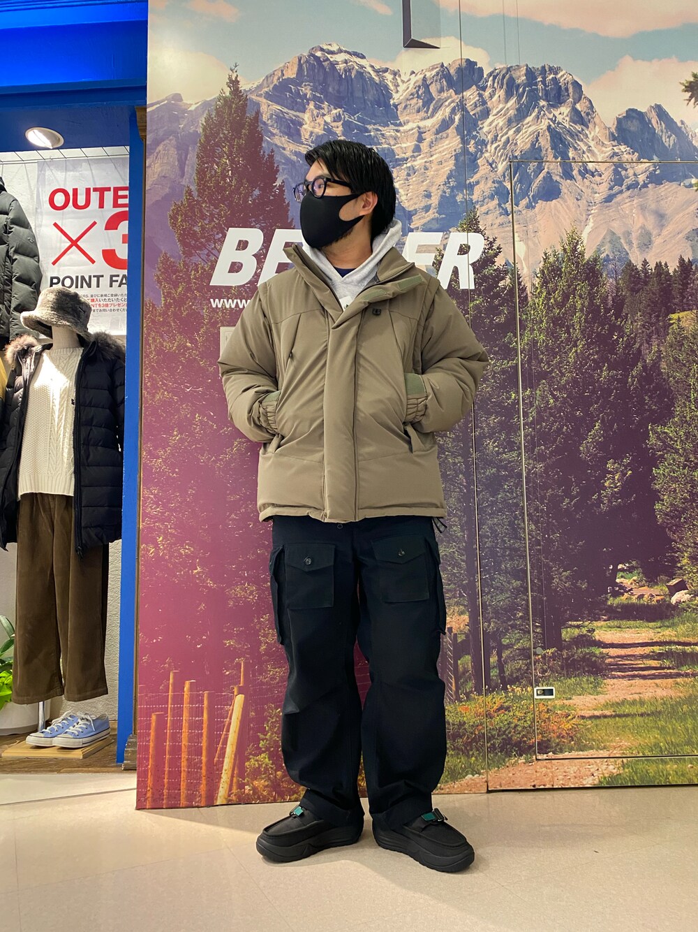 「BEAVER、MANASTASH、NANGA、ダウンジャケット、ダウンベスト、ダウン、カーゴパンツ、今日のコーデ」｜「NANGAのMANASTASH x NANGA / マナスタッシュ×ナンガ DOWN JACKET '21 ダウンジャケット'21　7112109（ダウンジャケット/コート、グリーン系）」を使った、maeyamaさん（メンズ・170cm）の秋コーディネートの1枚目の写真