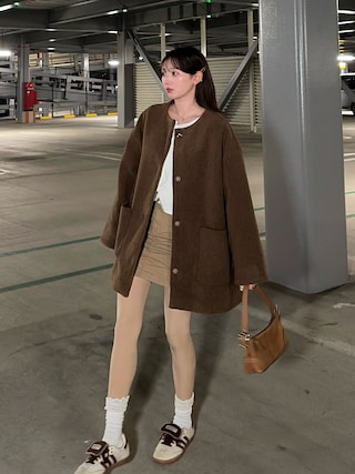 ノーカラーボアミドルコートを使った人気ファッションコーディネート
