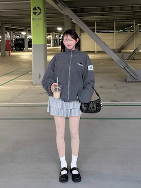 「adidas（アディダス）のアイテム（その他アウター、グレー系）」を使った、まりいさん（レディース・159cm）の春コーディネート