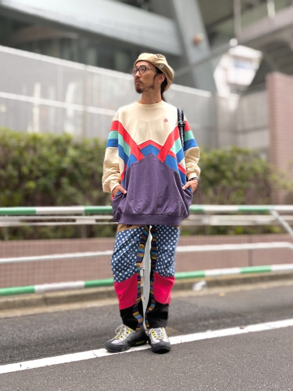 「ALDIES、ベレー帽、帽子、トレーナー、ビックシルエット、スウェット、クライミングパンツ、イージーパンツ、カジュアルコーデ、WEARハロウィン2022、秋冬コーデ、大人コーデ、今日のコーデ」｜「ALDIESのBobby Beret / ボビーベレー（ハンチング/ベレー帽、ベージュ系）」を使った、りょうさん（メンズ・171cm）の秋コーディネートの1枚目の写真