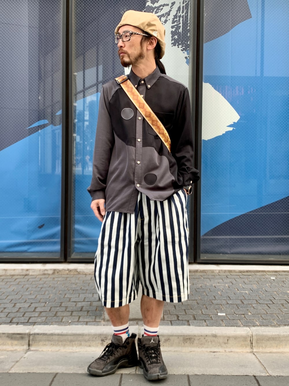 「ALDIES、ベレー帽、ベレー帽推奨委員会、シャツスタイル、シャツ、ハーフパンツ、デニムパンツ、カジュアル、春コーデ、シンプル、春服」｜「ALDIESのBobby Beret / ボビーベレー（ハンチング/ベレー帽、ベージュ系）」を使った、りょうさん（メンズ・171cm）の春コーディネートの1枚目の写真