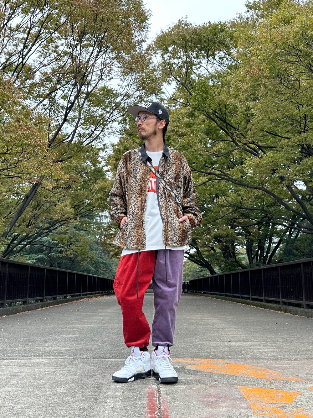 「ALDIES、キャップ、アールディーズキャップ、コーチジャケット、アウター、アールディーズアウター、Tシャツ、ビックシルエット、アールディーズTシャツ、リブパンツ、イージーパンツ、コーデュロイパンツ、アールディーズパンツ、カジュアルコーデ、秋コーデ」｜「ALDIESのDISCO Cap / ディスコキャップ（キャップ、ブラック系）」を使った、りょうさん（メンズ・171cm）の秋コーディネートの1枚目の写真