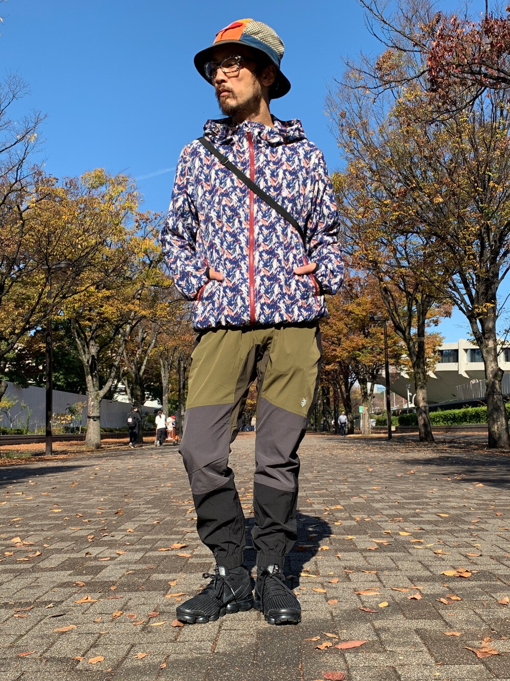 「ALDIES、ハット、パーカー、ジップアップパーカー、アウター、ジョガーパンツ、イージーパンツ、スポーツミックス、今日のコーデ、メガネ男子、秋冬コーデ」｜「ALDIESのSports Hat(Multi)（ハット、その他）」を使った、りょうさん（メンズ・171cm）の秋コーディネートの1枚目の写真