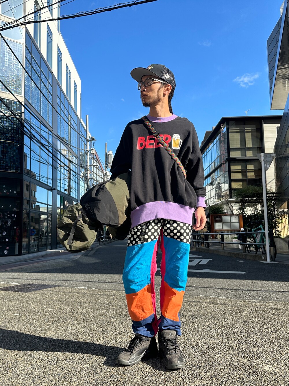 「ALDIES、キャップ、メッシュキャップ、トレーナー、ビックシルエット、スウェット、クライミングパンツ、イージーパンツ、アウター、ダウンジャケット、カジュアルコーデ、冬コーデ、メンズコーデ、今日のコーデ」｜「ALDIESのDreamer Cap / ドリーマーキャップ（キャップ、ブラック系）」を使った、りょうさん（メンズ・171cm）の冬コーディネートの1枚目の写真