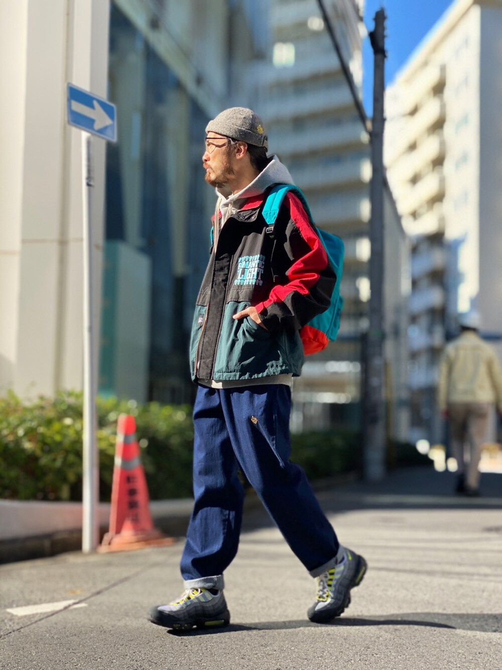「ALDIES、キャップ、ブルゾン、アウター、アウターコーデ、パーカー、レイヤード、シェフパンツ、イージーパンツ、リュック、カジュアル」｜「ALDIESのWool Roll Cap(Brown)（キャップ、その他）」を使った、りょうさん（メンズ・171cm）の冬コーディネートの1枚目の写真