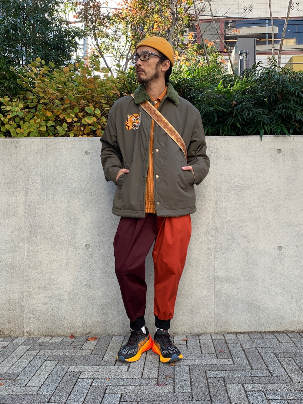 「ALDIES、フィッシャーマンキャップ、キャップ、アウター、ブルゾン、チェックシャツ、シャツ、イージーパンツ、リブパンツ、カジュアルコーデ、シンプルコーデ、冬コーデ、アウターコーデ」｜「ALDIESのWeather Roll Cap / ウェザーロールキャップ（キャップ、イエロー系）」を使った、りょうさん（メンズ・171cm）の冬コーディネートの1枚目の写真