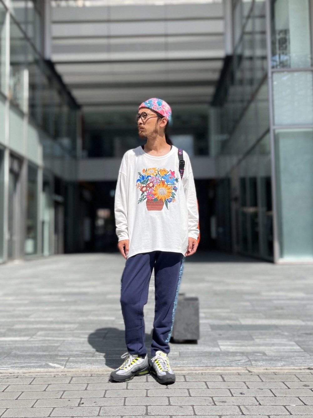 「ALDIES、フィッシャーマンキャップ、キャップ、カットソー、ロンT、ビックシルエット、スウェットパンツ、シンプルコーデ、カジュアルコーデ、秋コーデ、今日のコーデ、ラフ」｜「ALDIESのVase Nowadays Cut / ベースナウアデイズカット（Tシャツ/カットソー、ホワイト系）」を使った、りょうさん（メンズ・171cm）の秋コーディネートの1枚目の写真