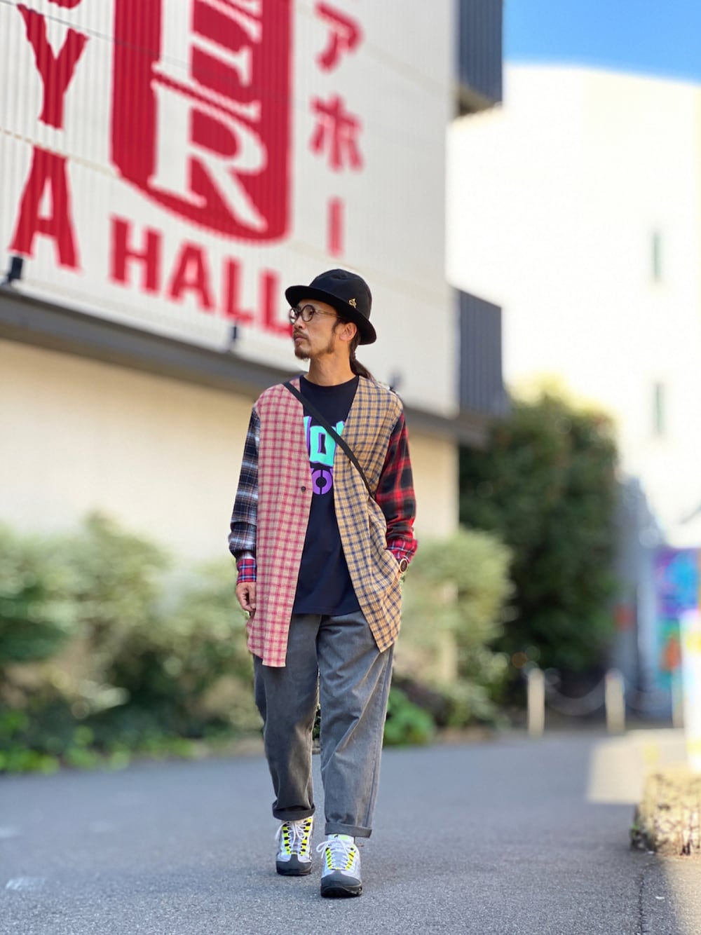 「カットソー、カジュアル、チェックシャツ、秋のコーデ、ハット、ALDIES、イージーパンツ、シャツスタイル、マウンテンハット、シェフパンツ」｜「ALDIESのMountain Hat(Gold)（ハット、その他）」を使った、りょうさん（メンズ・171cm）の秋コーディネートの1枚目の写真