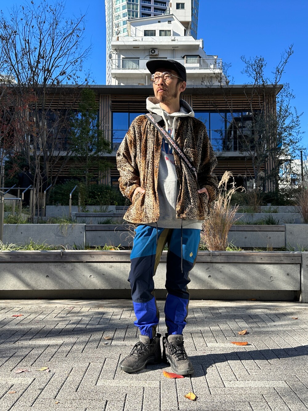 「キャップ、ALDIES、ジェットキャップ、コーチジャケット、アウター、パーカー、ジョガーパンツ、カジュアルコーデ、ストリートコーデ、冬コーデ、冬、今日のコーデ、レイヤードスタイル」｜「ALDIESのST Jet Cap / エスティージェットキャップ（キャップ、ブラック系）」を使った、りょうさん（メンズ・171cm）の冬コーディネートの1枚目の写真