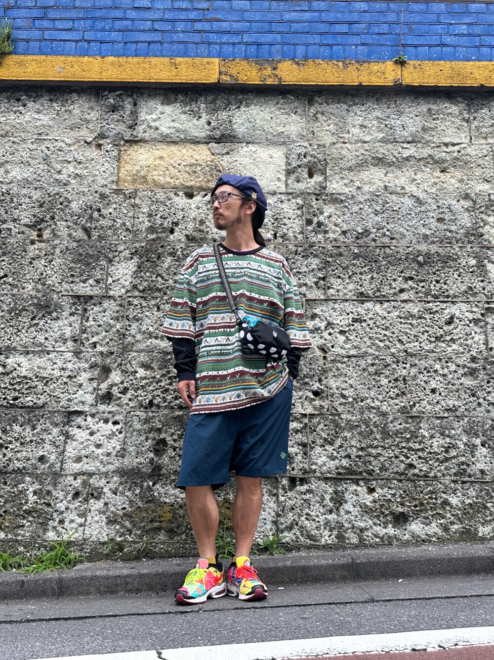 「ALDIES、ベレー帽、Tシャツ、ビックT、ビックシルエット、レイヤードスタイル、ロンT、ショルダーバッグ、ハーフパンツ、サルエルパンツ、カジュアルコーデ、オトナカジュアル、初夏コーデ、今日のコーデ」｜「ALDIESのBobby Beret / ボビーベレー（ハンチング/ベレー帽、ブルー系）」を使った、りょうさん（メンズ・171cm）の夏コーディネートの1枚目の写真