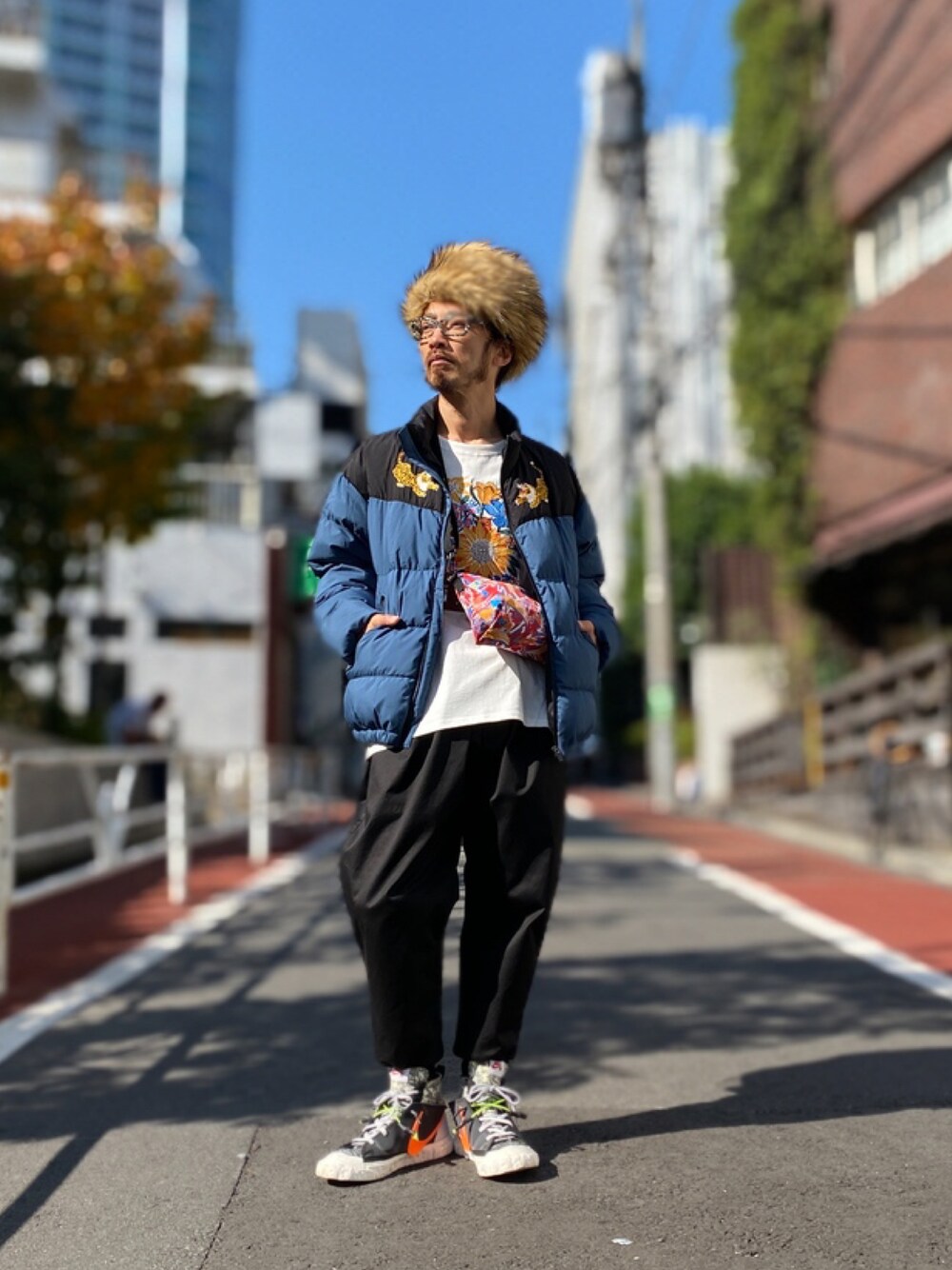 「ALDIES、ファーハット、ロシアン帽、アウター、アウターコーデ、カットソー、リブパンツ、イージーパンツ、カジュアルコーデ、秋のコーデ、大人コーデ、秋冬コーデ、ユニセックス」｜「ALDIESのFur Hat / ファーハット（ハット、ブラウン系）」を使った、りょうさん（メンズ・171cm）の秋コーディネートの1枚目の写真