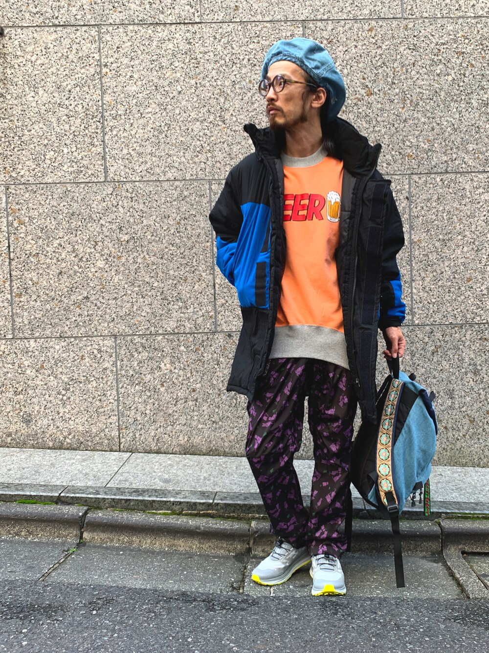 「ALDIES、ベレー帽、ベレー帽推奨委員会、アウター、モンスターパーカー、トレーナー、ビックシルエット、カジュアル、イージーパンツ、リュック、冬コーデ」｜「ALDIESのHey Monster Parker(Blue)（その他アウター、その他）」を使った、りょうさん（メンズ・171cm）の秋コーディネートの1枚目の写真
