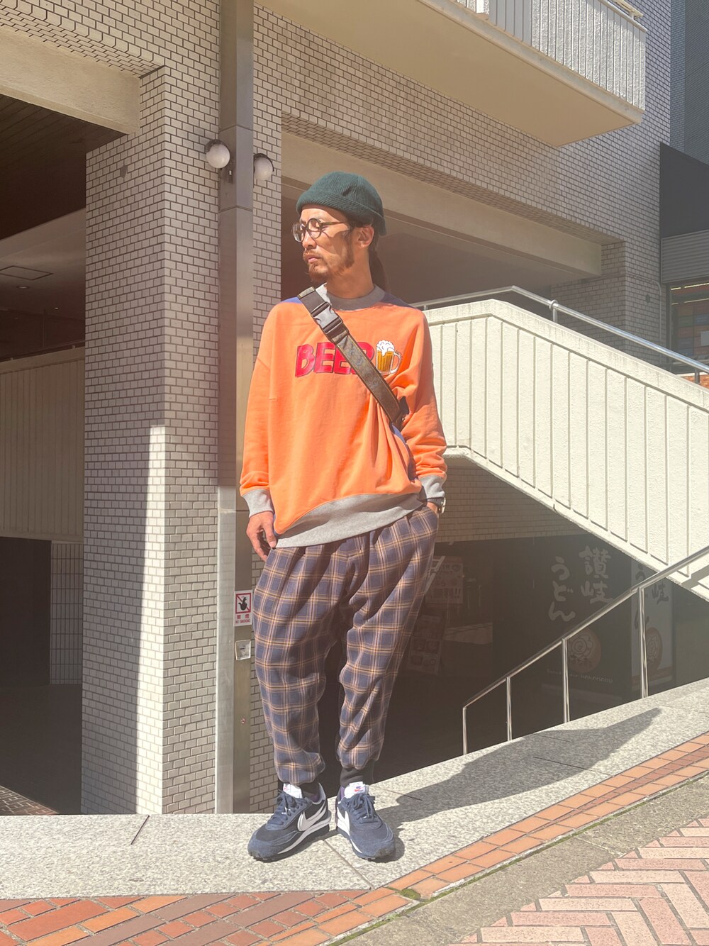 「スウェット、カジュアル、秋のコーデ、ニットキャップ、トレーナー、チェックパンツ、ALDIES、イージーパンツ、ビックシルエット、フィッシャーマンキャップ」｜「ALDIESのLattice Rib Pants(NV×OR)（その他パンツ、その他）」を使った、りょうさん（メンズ・171cm）の秋コーディネートの1枚目の写真