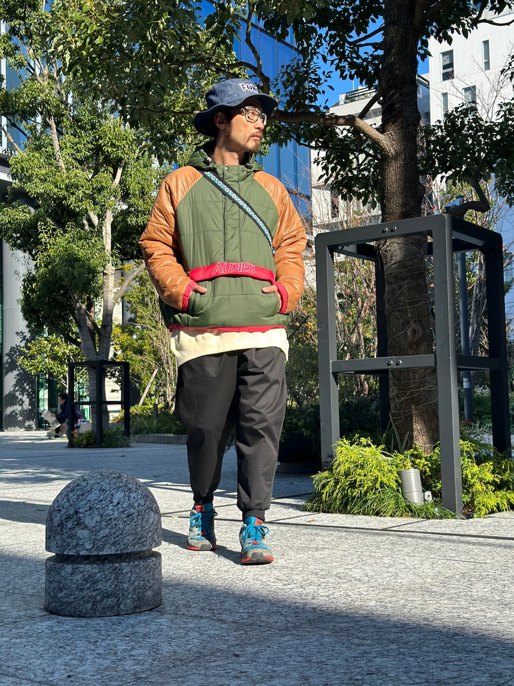 「ALDIES、ハット、アウター、中綿ジャケット、イージーパンツ、リブパンツ、シンプルコーデ、カジュアルコーデ、大人コーデ、冬アウター、冬」｜「ALDIESのBabylon Insulation Pullover(Green)（その他アウター、その他）」を使った、りょうさん（メンズ・171cm）の冬コーディネートの1枚目の写真