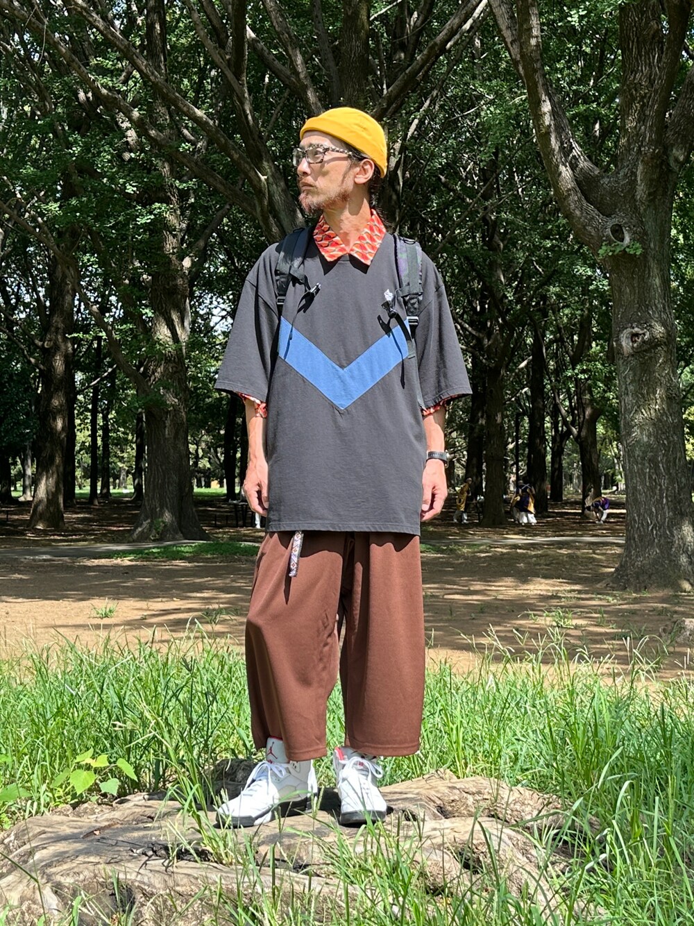 「ALDIES、フイッシャーマンキャップ、アールディーズキャップ、キャップ、Tシャツ、ビックT、ビックシルエット、半袖シャツ、レイヤードスタイル、イージーパンツ、クロップドパンツ、カジュアルコーデ、秋コーデ、シンプルコーデ、ゆるコーデ」｜「ALDIESのWeather Roll Cap / ウェザーロールキャップ（キャップ、イエロー系）」を使った、りょうさん（メンズ・171cm）の秋コーディネートの1枚目の写真