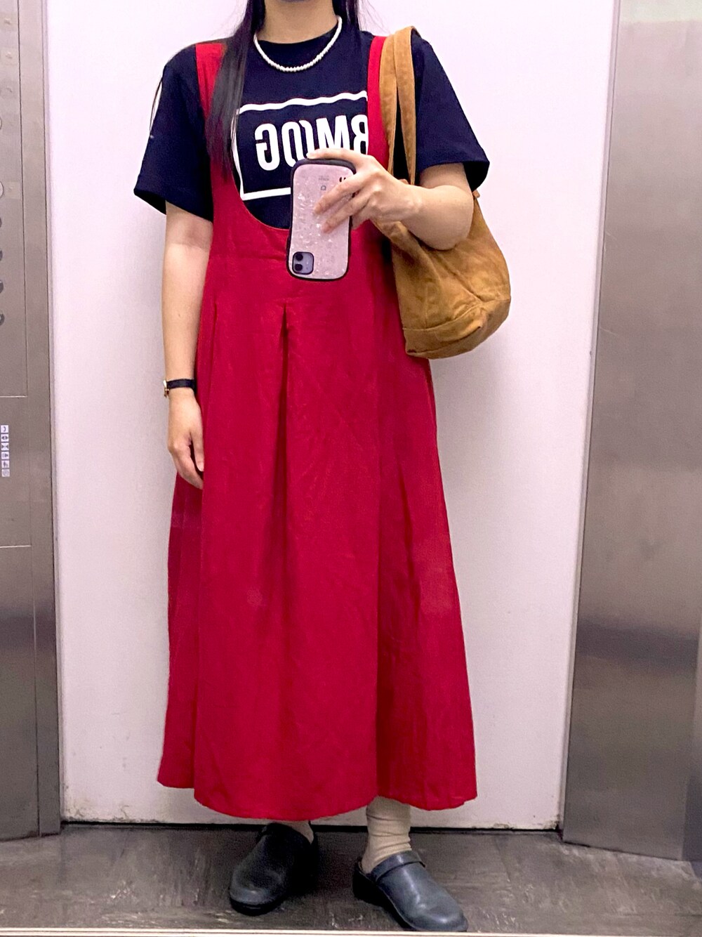 「休日スタイル、大人カジュアル、ラフ、ワンピース、低身長、Ungrid、Daniel Wellington、NAOT、シンプル」｜「Denim Closetのアイテム（トートバッグ、ブラウン系）」を使った、Natsuさん（レディース・155cm）の秋コーディネートの1枚目の写真