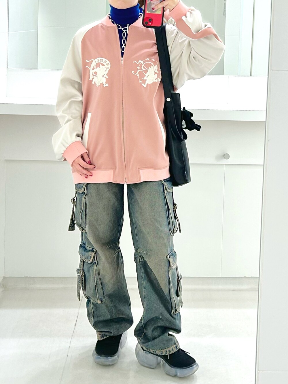 「休日コーデ、休日スタイル、カジュアル、大人カジュアル、オトナ女子、低身長、カーゴパンツ、デニム、ZARA、&ellecy、grounds、MANA」｜「ZARAのアイテム（パンツ、ブルー系）」を使った、Natsuさん（骨格ストレート・レディース・155cm）の秋コーディネートの1枚目の写真