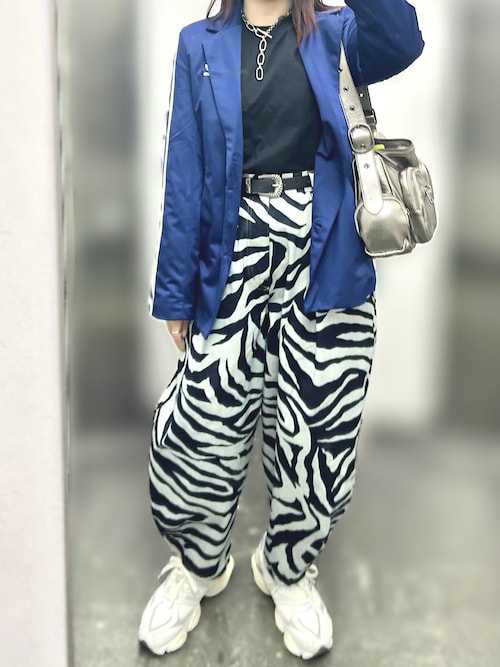 adidas（アディダス）の「アディカラー クラシックス スリーストライプ