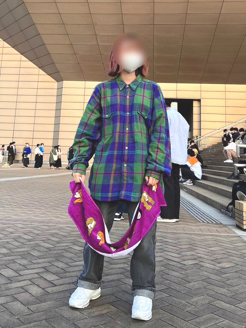 「チェックシャツ、古着、古着MIX、デニム、AIR MAX、エアマックス、スニーカー、白スニーカー、150cm」｜「NIKEのアイテム（スニーカー、ホワイト系）」を使った、🫑さん（レディース・150cm）の春コーディネートの1枚目の写真