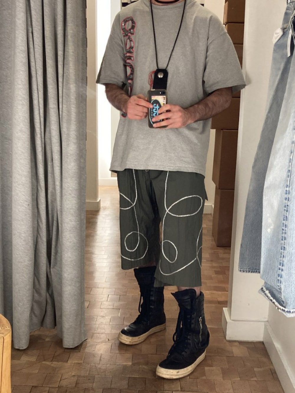 「Rick Owensのアイテム（ブーツ、ブラック系）」を使った、chrisさん（メンズ・170cm）の夏コーディネートの1枚目の写真