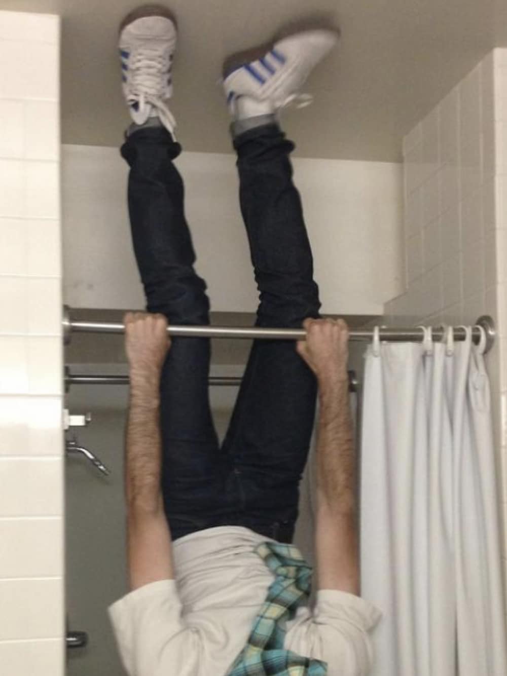 「adidasのアイテム（スニーカー、グレー系）」を使った、chrisさん（メンズ・170cm）の夏コーディネートの1枚目の写真