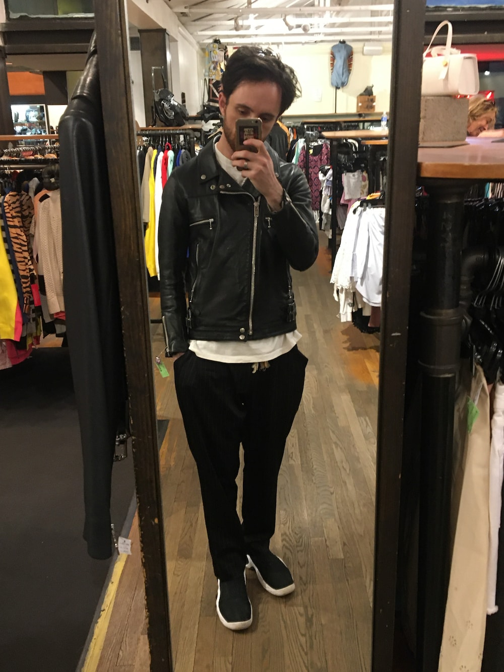 「VINTAGEのアイテム（Tシャツ/カットソー、ホワイト系）」を使った、chrisさん（メンズ・172cm）の春コーディネートの1枚目の写真
