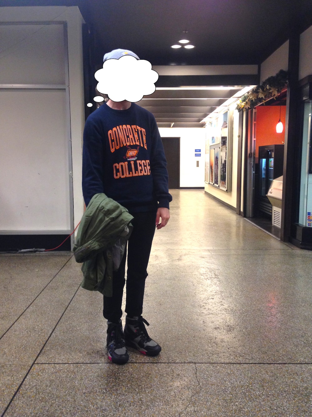 「DIET BUTCHERのアイテム（スニーカー、グレー系）」を使った、chrisさん（メンズ・170cm）の秋コーディネートの1枚目の写真