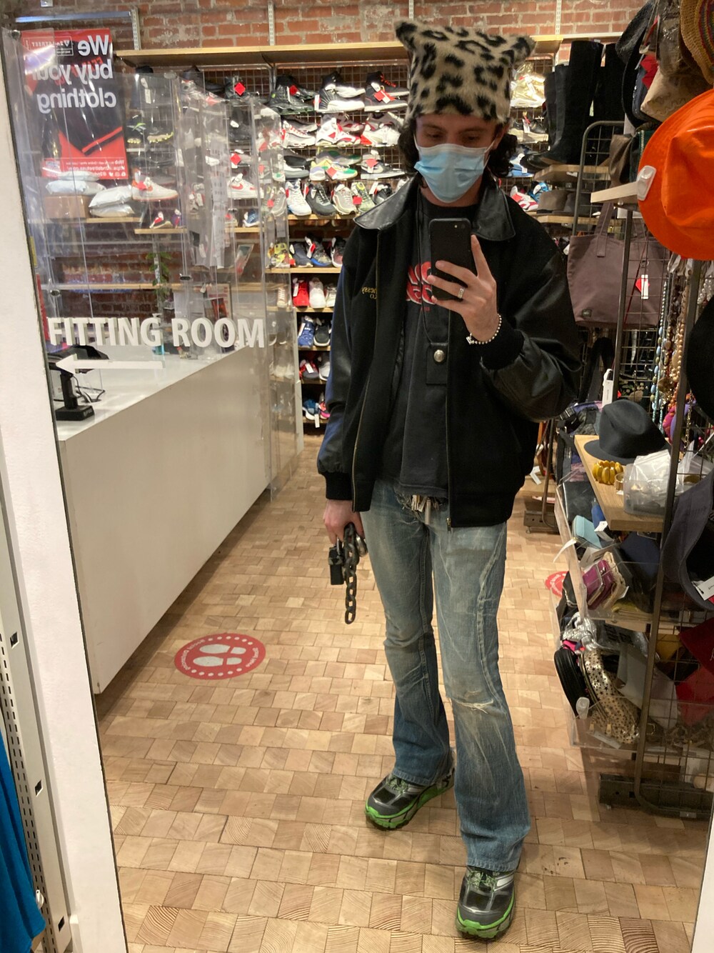 「blackmeansのアイテム（ネックレス、ブラック系）」を使った、chrisさん（メンズ・181cm）の春コーディネートの1枚目の写真